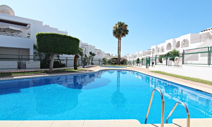 Palomares Apartamento | JP Bajo - Alquiler vacacional con jardín privado y parking