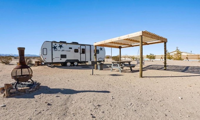 Joshua Tree Otro | JT Village Campground - Star Stream