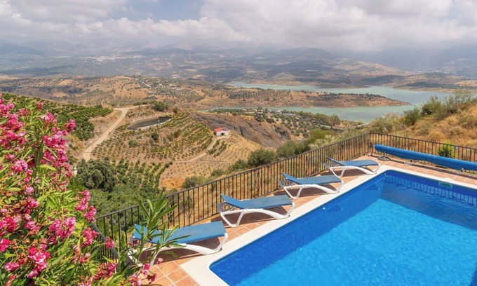 Viñuela Villa | Juan Romanes Viñuela by Ruralidays