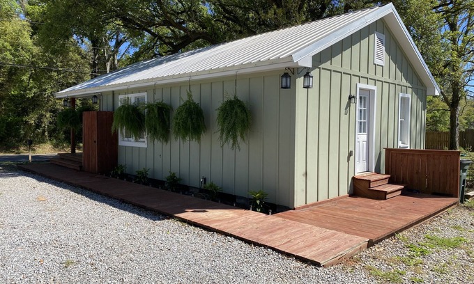 Daphne Casa | Jubilee Cottage in the heart of Daphne!