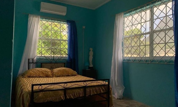 Soufriere Apartamento | Jude Apartments - 3-bedroom apartment with AC in Soufrière