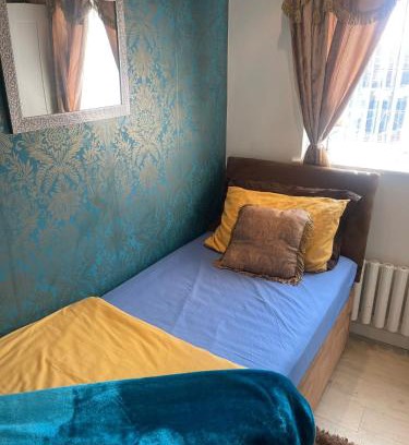 West Bromwich Casa | Jules Homestay Plus