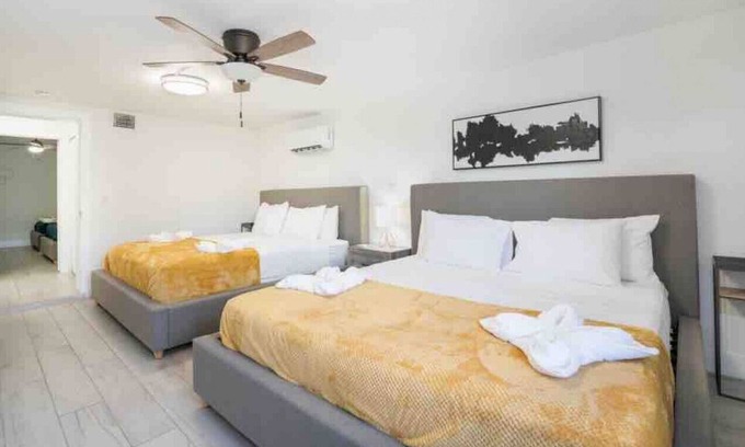 Coral Terrace Casa | JULIA - MIAMI - 2 · House 4BR 7beds petfriendly close to the airport