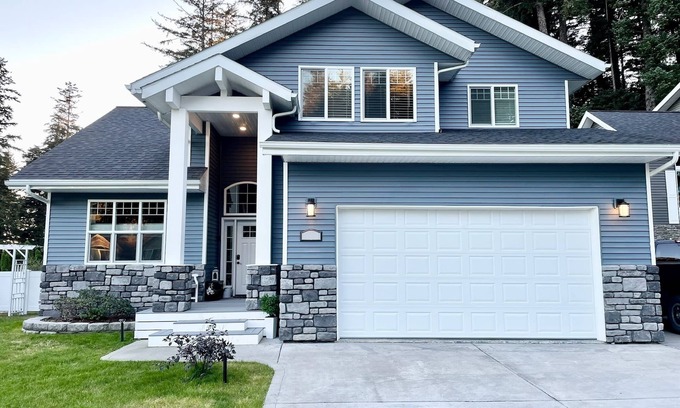 Juneau Casa | Juneau Gem: Hot Tub & Stunning Mountain Views