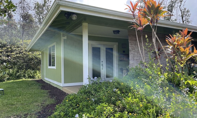 Keaau Cabina | Jungle Bungalow - A lovely space to stay for island fun!