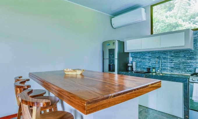 Valle Pura Vida Condominio | Jungle Condo upstairs unit 2BR/1B full kitchen free parking