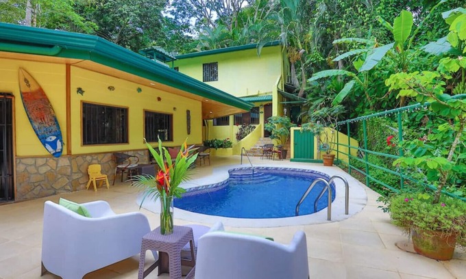 Valle Pura Vida Casa | Jungle, Monkey's, Macaws, pool A/C up to 19 people