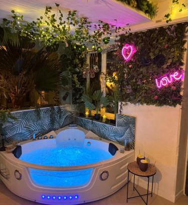 Vaulx En Velin Village Apartamento | Jungle room - Lyon Est