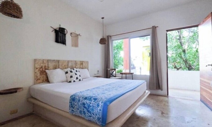 Luis Donaldo Colosio Apartamento | Jungle Room on 5th 10&12 C05