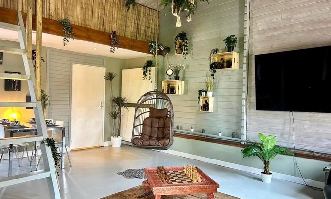 Vijfhuizen Apartamento | Jungle style lodge with jacuzzi ,sauna and garden near Amsterdam