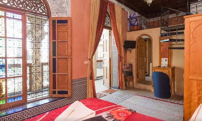 Ain Azlitan Cama Y Desayuno | Junior Suite en Riad Layalina Fes: piscina, vista de 360 ° y estacionamiento gratuito