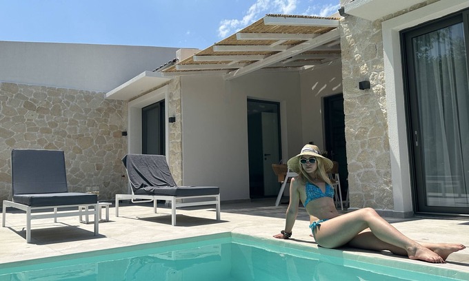 Vourvourou Apartamento | Junior Suite With Private Swimming Pool