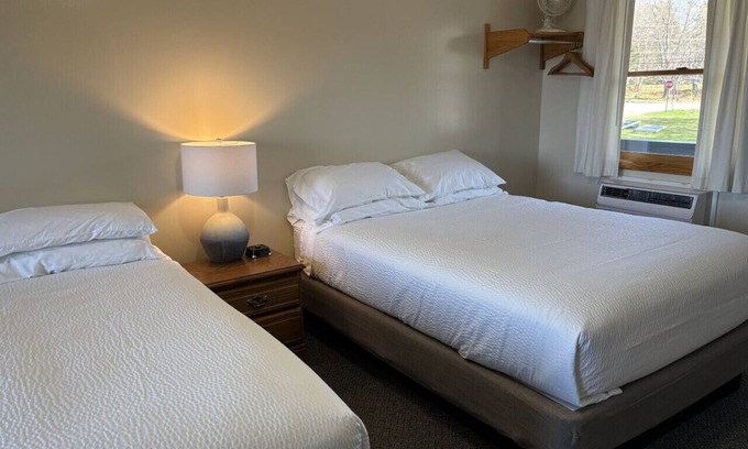Greenville Junction Casa | Juniper Motel* Waterfront *Double Queen