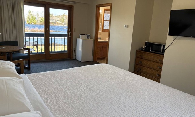 Greenville Junction Casa | Juniper Motel-Waterfront -King-Dog Friendly🐾