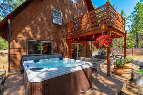 Sisters Casa | Juniper & Pine, a Lodge-Style Cabin in Sisters, OR