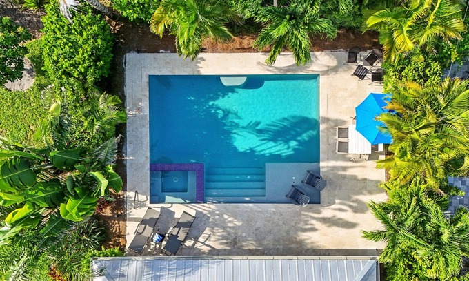 Naples Park Casa | Juniper Presents: Pool Paradise w/Spa – Trade Snow for Sand, Only 2 Min to Beach