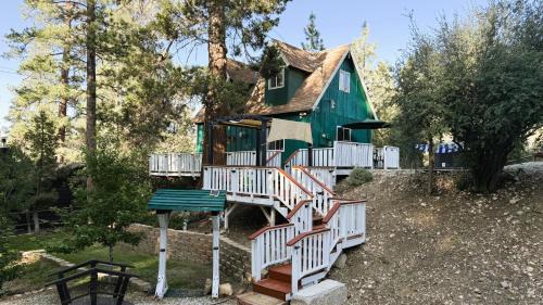 Big Bear City Casa | Juniper's Cottage - Secluded hideaway with a large fenced yard giving the feeling of privacy!