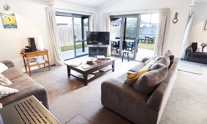 Wanaka Cabaña | Juno Escape - Wanaka Holiday Home