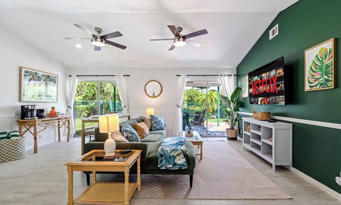 Jupiter Landing Casa | Jupiter Palm Oasis! Lakefront Pool Home w/ Game Room, BBQ, Beach Chairs, Coffee!