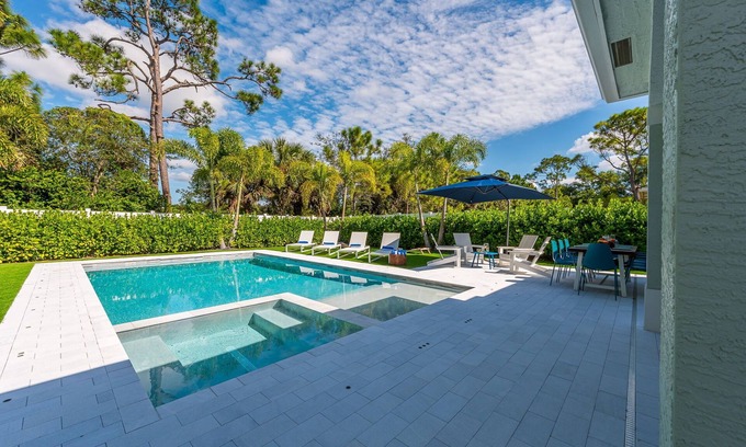 Jupiter Casa | Jupiter Palms Oasis | Luxe Pool/Spa Table Tennis!