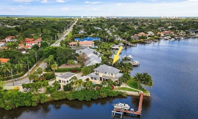 Tequesta Casa | Jupiter Riverfront Compound with 20,000 lb Boat Lift
