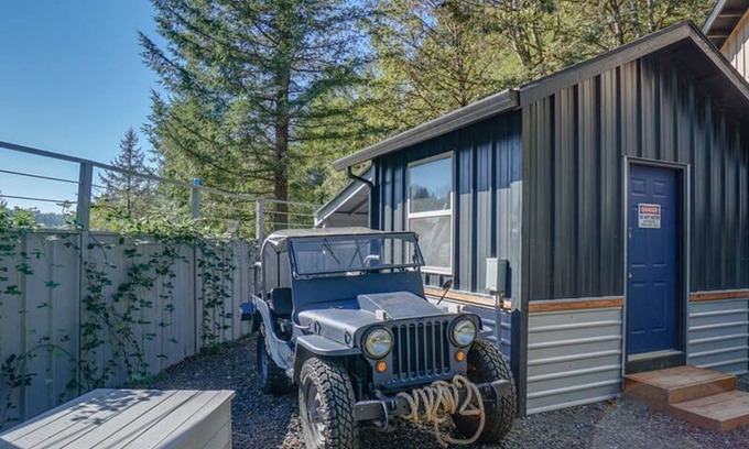 Washougal Casa | Jurassic Themed Adventure 4BR Home With Hot Tub