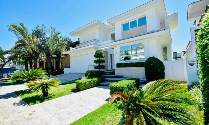 Jurere Internacional Casa | Jurerê Internacional - Mansion 200m from the beach.