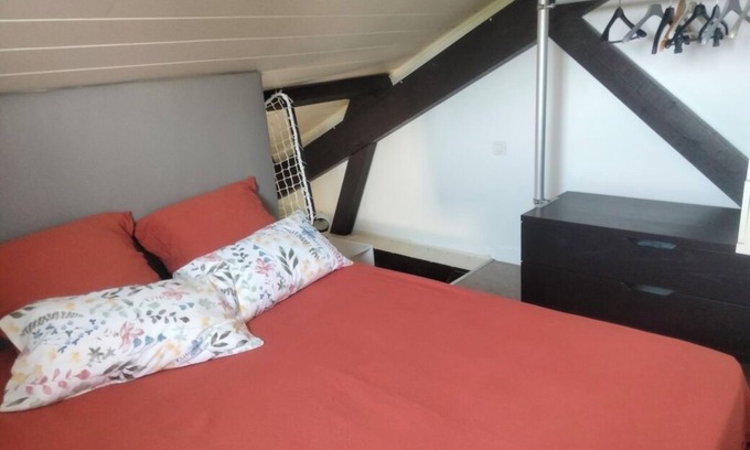 Riom Apartamento | Just 20 minutes from Les Puys and Le Zénith! 5 min from Riom Close to motorways.