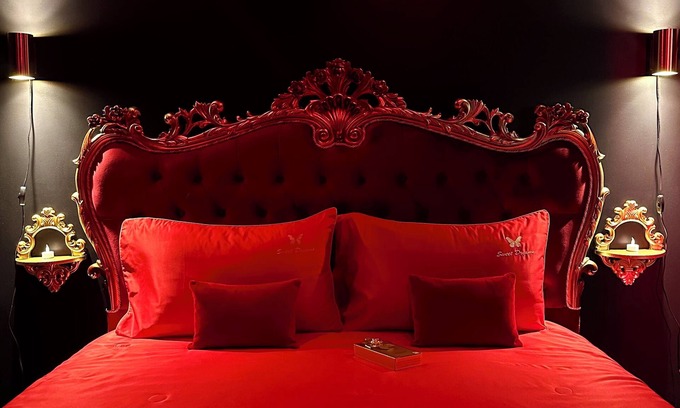 Villeneuve-le-Roi Casa | Just 30m from Paris, our loveroom-spa is the perfect setting for unforgettable moments.