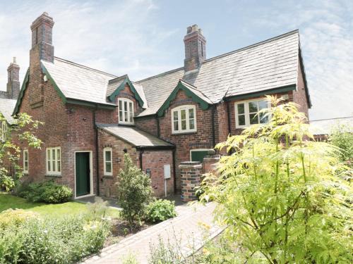 Alfreton Casa | Just A Cottage, Newlands Farm