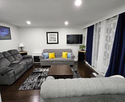 Toronto Casa | Just a Room
