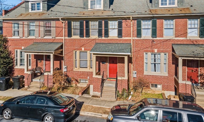 Winchester Casa | Just around the corner from the Old Town Walking Mall
