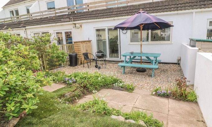 Porthtowan Cabaña | JUST BEACHY, family friendly, character holiday cottage in Porthtowan