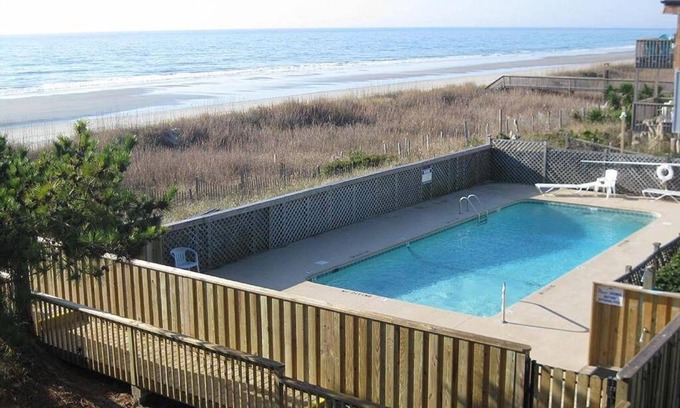 Ocean Isle Beach Condominio | 'Just Chillaxin'-2-bedroom condo in lovely Ocean Isle Beach, NC-oceanview & pool