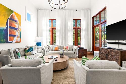 Seaside Casa | Just for Fun Main and Carriage