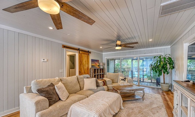 Hampstead Casa | JUST HIT THE RENTAL MARKET! Cozy modern home minutes to Topsail Island