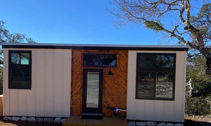 Dripping Springs Cabaña | Just minutes away from numerous wine tasting rooms and distilleries