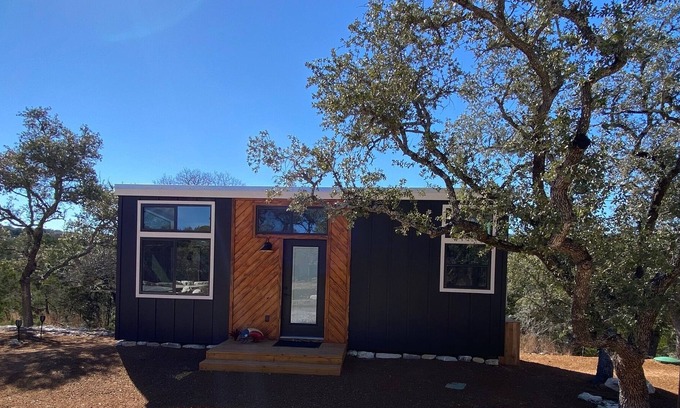 Dripping Springs Cabaña | Just minutes away from wine tasting rooms and distilleries