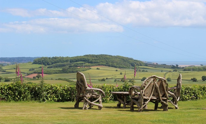 Ebford Cabaña | Just outside Exeter, stunning views of Devon hills, estuary and the sea beyond.