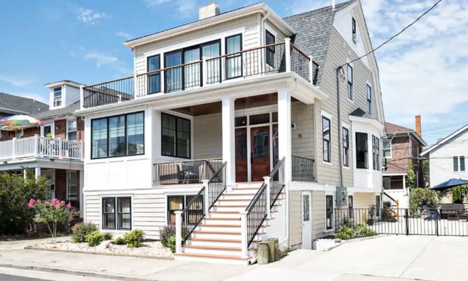 Ventnor City Casa | Just redone, 1 1/2 block from Ventnor beach