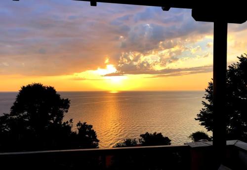 Agios Ioannis Apartamento | Just renovated seaside home 80 meters from the sea