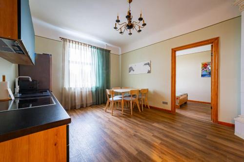 Avoti Apartamento | Just Renovated Stories Apartment Free parking