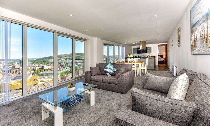 Castle Apartamento | Just Stay Wales - Meridian Tower