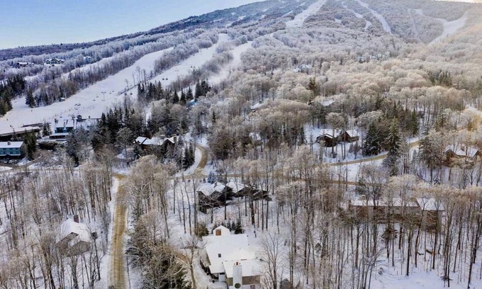 Stratton Mountain Casa | Just steps away from the Gondola and Village