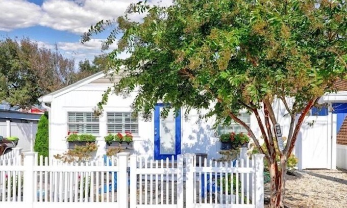 Rehoboth by the Sea Cabaña | JUST STEPS TO THE BEACH AND DOG FRIENDLY!