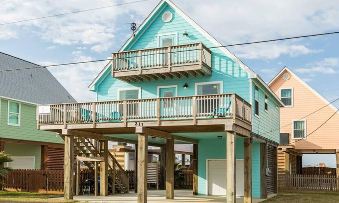 Surfside Beach Casa | Tómelo con calma: Gulf & Bay Views From Decks!