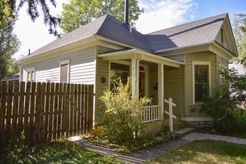 Bozeman Casa | Just Two Blocks From Downtown Bozeman, The Dahlia House Is A Tucked Away Retreat