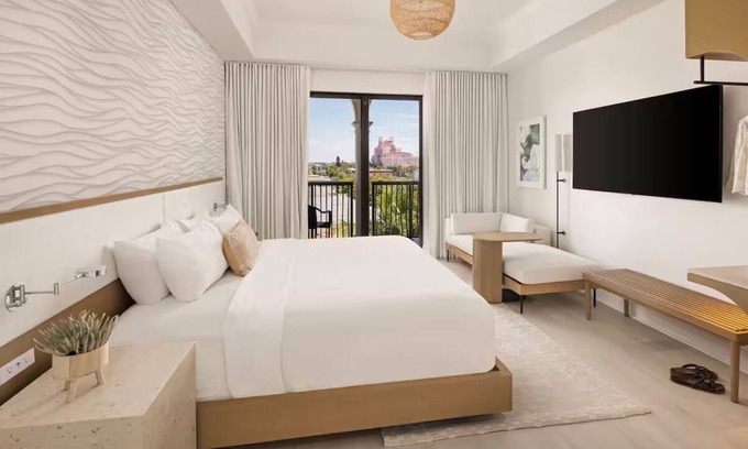 St. Pete Beach Hotel | Just What You Were Looking For! Balcony, Pool, Pets Allowed, Near St. Pete Beach