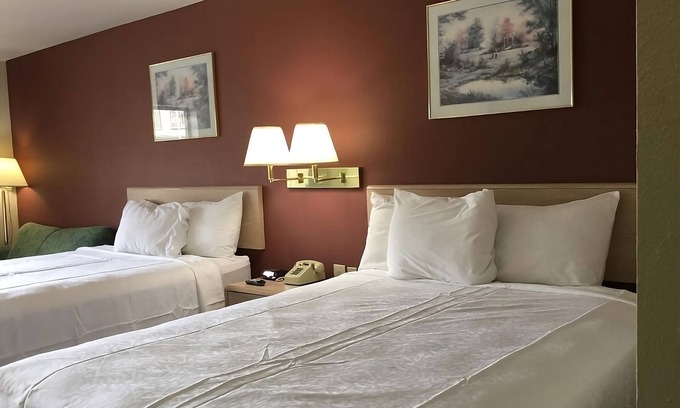 Cabot Complejo | Just What You Were Looking For! Free Breakfast & Parking, Outdoor Pool