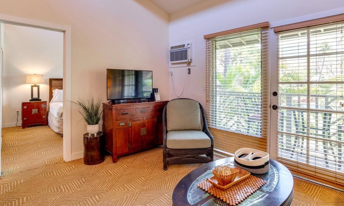 Historic Lahaina Front Street Complejo | K B M Resorts: Aina Nalu Lahaina AL-C209 Stunning 2 bedroom, luxurious pool view! One block to Front Street!